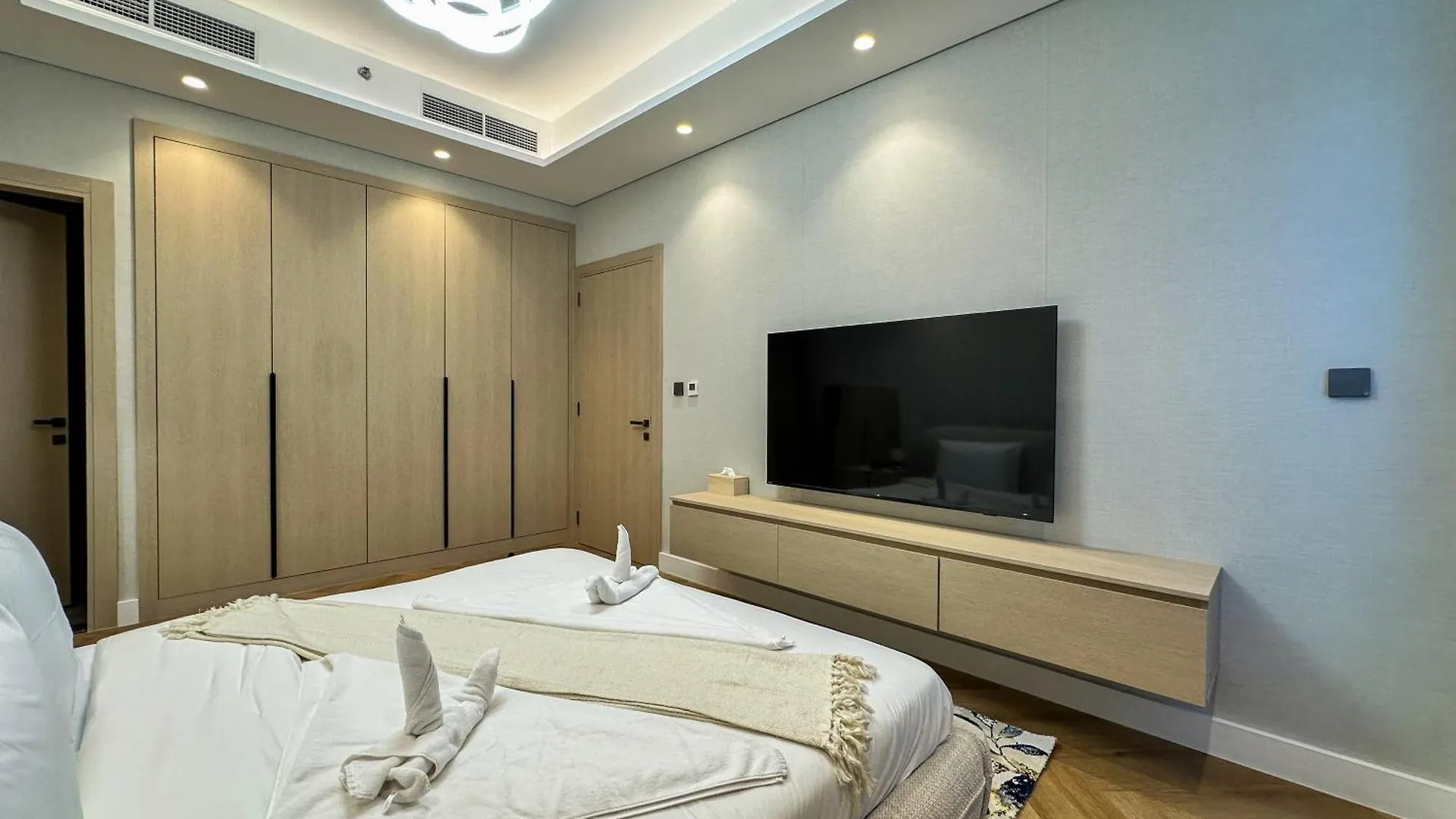 Vserve High Floor Bliss In Dubai'S Iconic Skyline Apartment